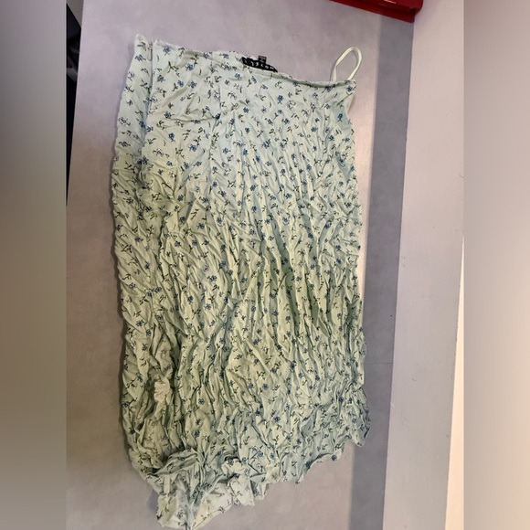 Motel skirt with slit green coloured - Picture 3 of 3